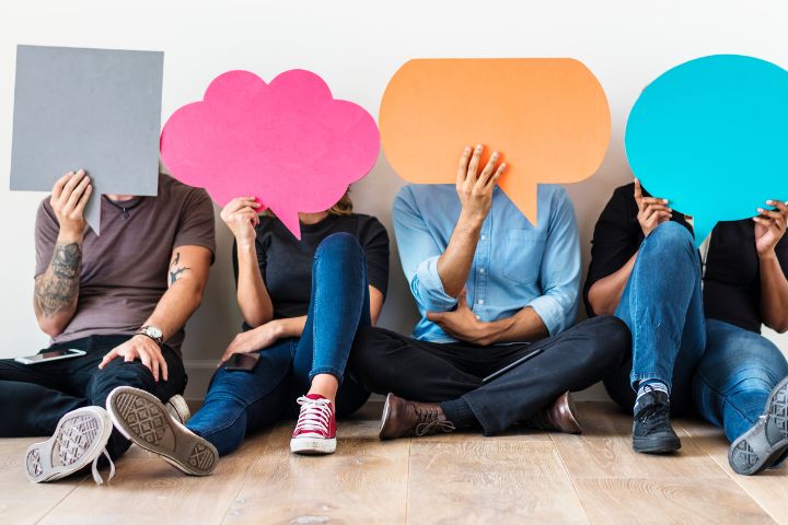 B2B marketers on social media Lots of people hiding behind speach bubbles.